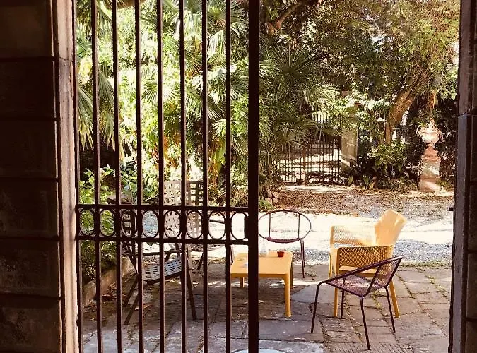 Corte Meraviglia - Relais Bed and Breakfast Λούκα