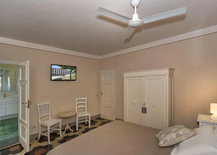 Corte Meraviglia - Relais Bed and Breakfast Λούκα